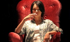 威胁着妻子出轨